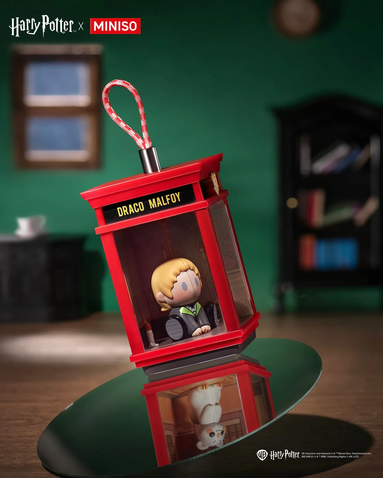 Підвіска Draco Malfoy MINISO Magic House на дзеркальній поверхні з відображенням
