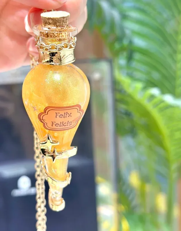 Фігурка MINISO Felix Felicis: жовта краплеподібна колба з етикеткою Felix Felicis і корком